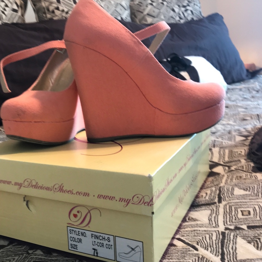 Delicious wedge heel